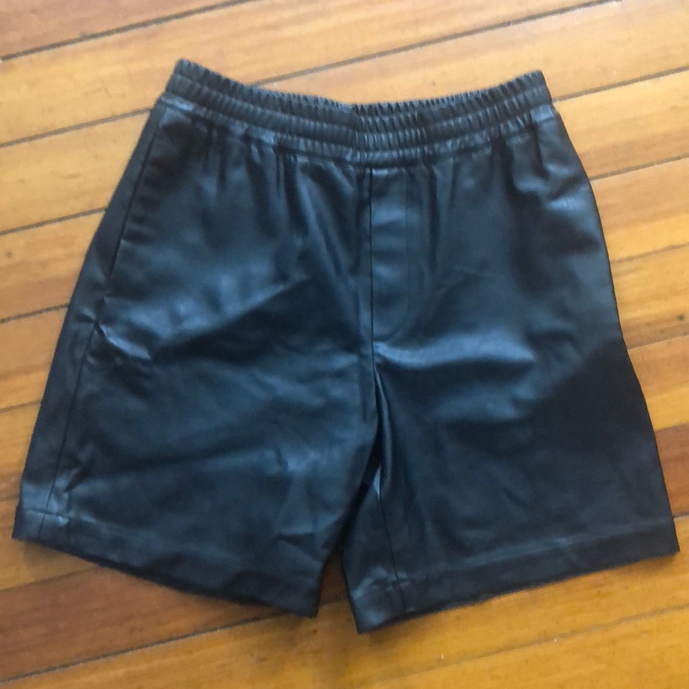 H&M Faux Leather Shorts. Get it, Daddy! 🖤